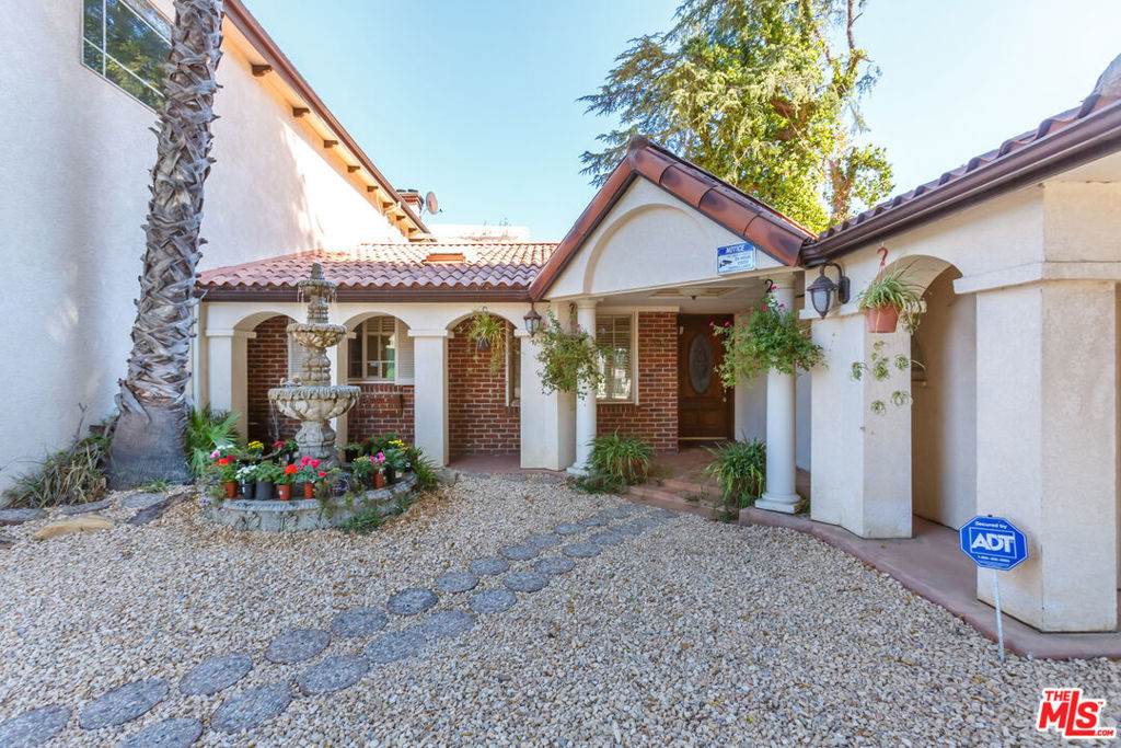 2456 Roscomare Road - Photo 1