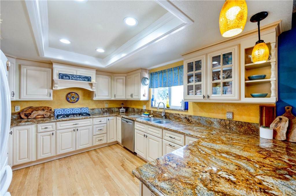 2211 Vanderbilt Ln - Photo 1