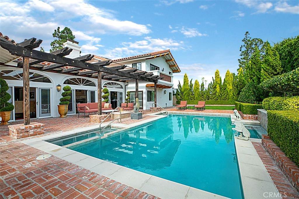 38 Royal Saint George Road - Photo 1