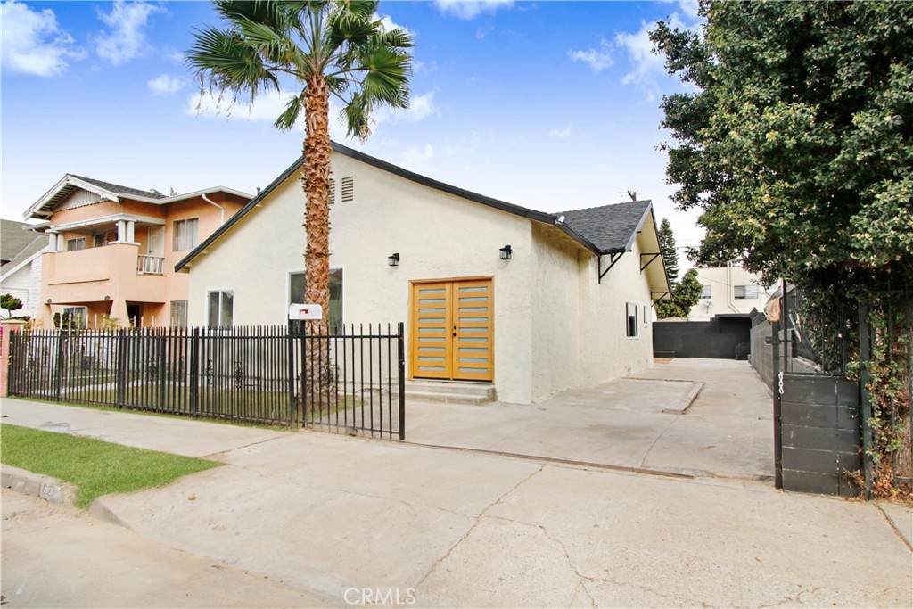 623 42nd Street - Photo 1