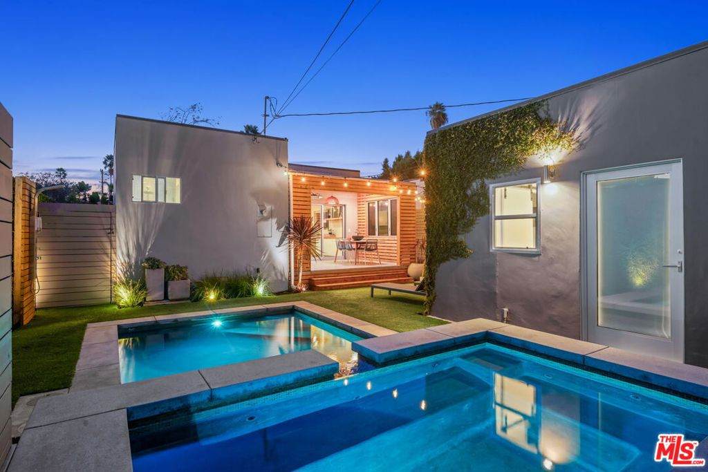 940 Venezia Avenue - Photo 1