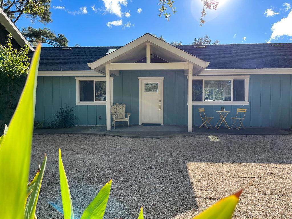 925 Pinetree Lane - Photo 1
