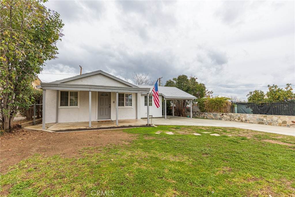 35065 Avenue C - Photo 1