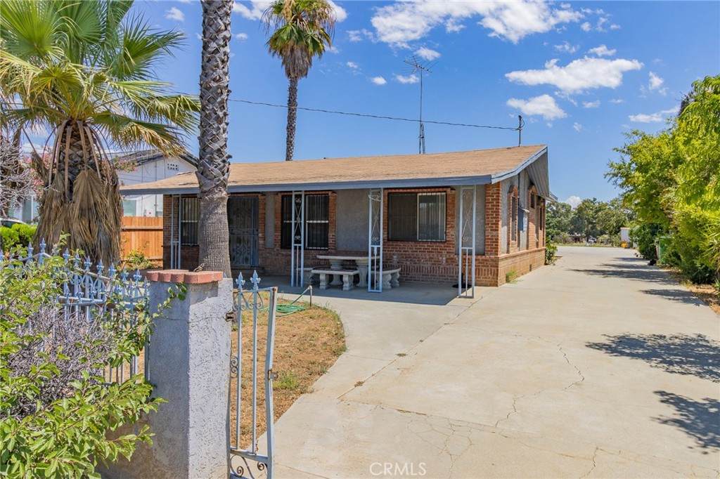 1216 Beaumont Avenue - Photo 1