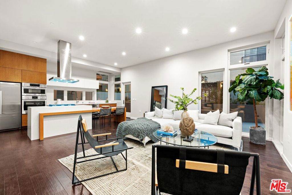 1729 Barrington Avenue - Photo 1