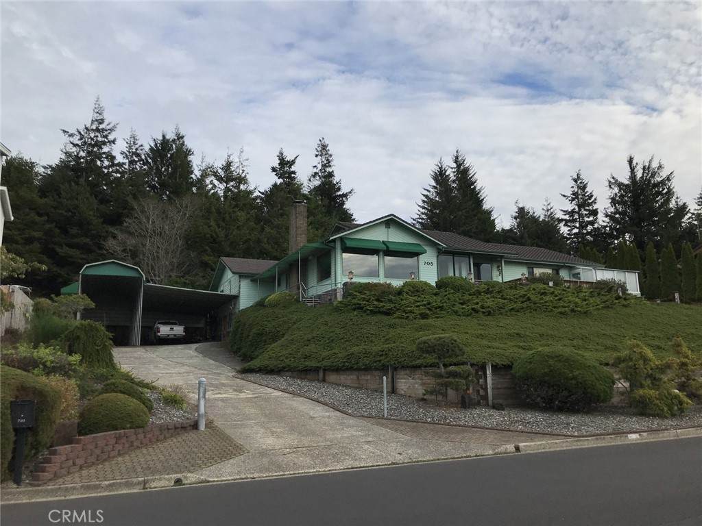 705 Prefontaine Dr - Photo 1