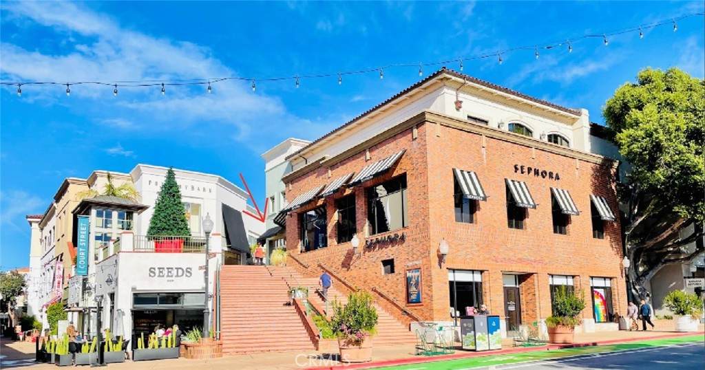 1080 Court Street - Photo 1