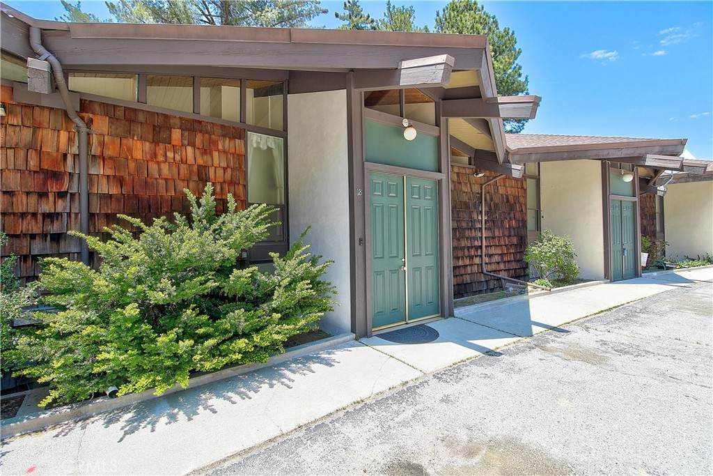 872 Sierra Vista Drive - Photo 1