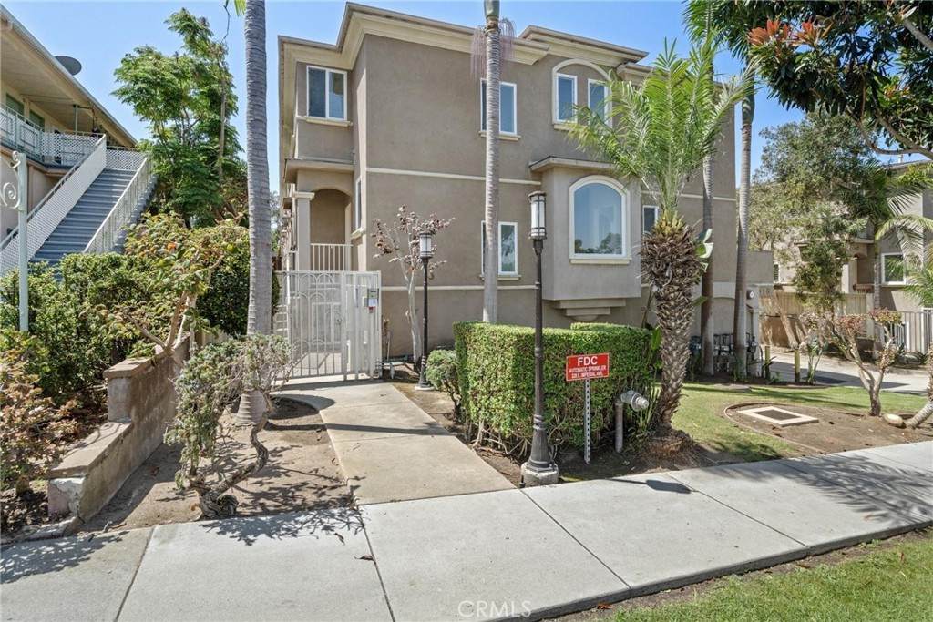 328 Imperial Avenue - Photo 1