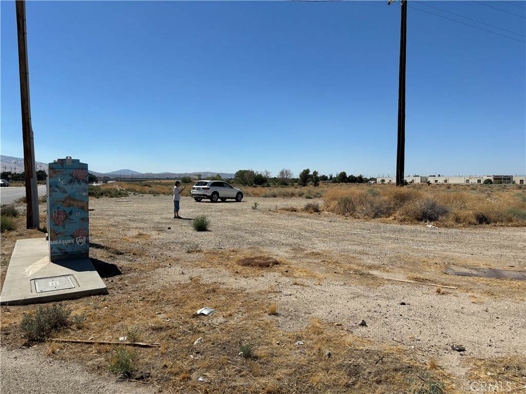 39227 Sierra Highway - Photo 1
