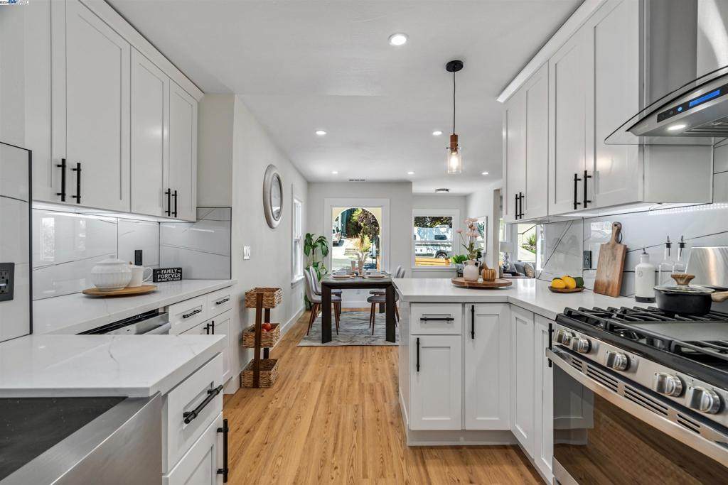 2718 Rawson St - Photo 1