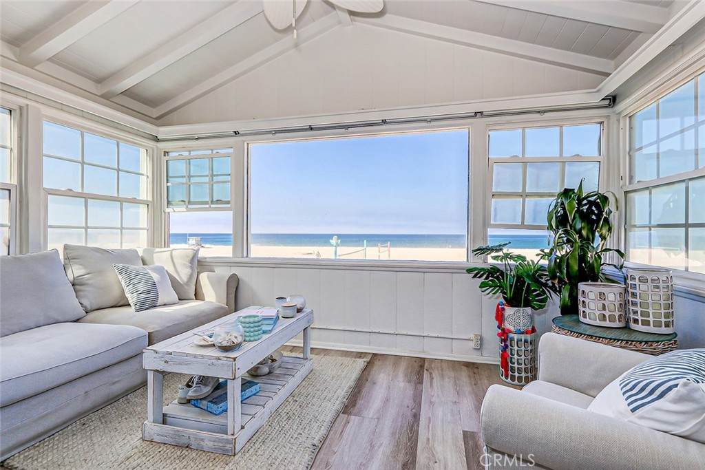 1614 The Strand - Photo 1