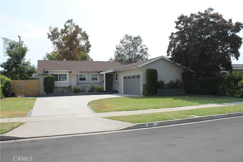 924 Oleander Street - Photo 1