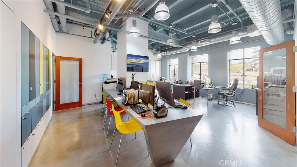6253 Hollywood Boulevard - Photo 1