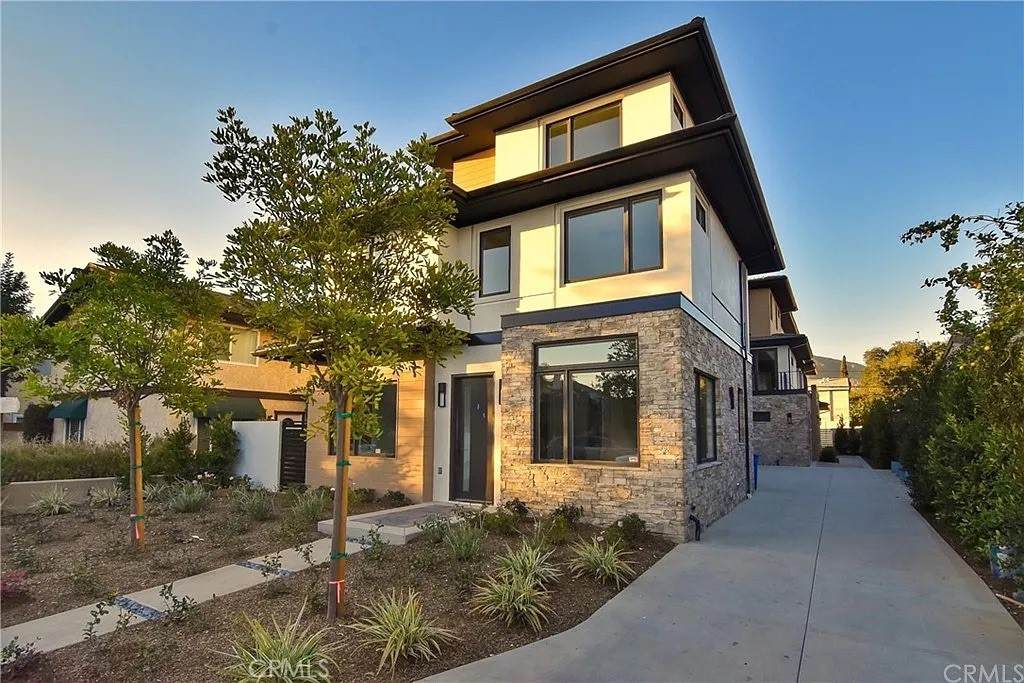 125 California Street - Photo 1