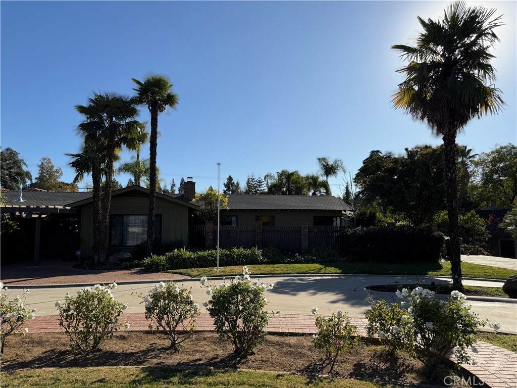 522 Mariposa Drive - Photo 1