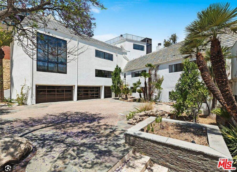 2100 Sunset Plaza Drive - Photo 1