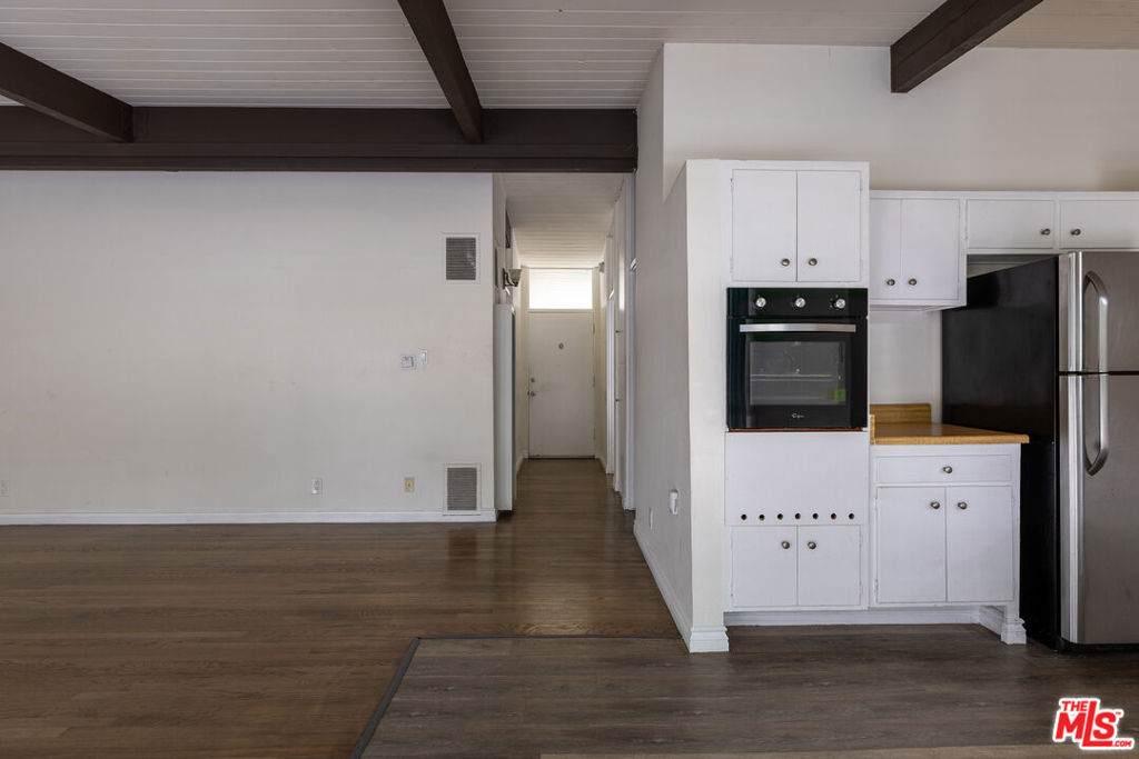 11133 Rose Avenue - Photo 1