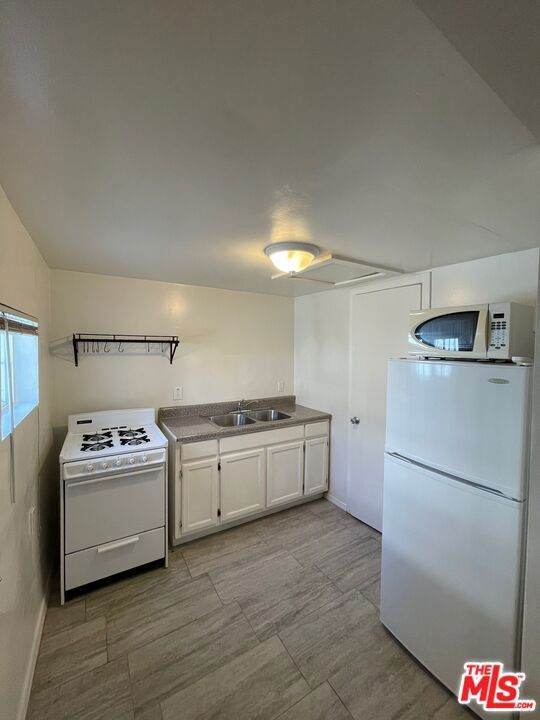 3423 .5 Walton Avenue - Photo 1