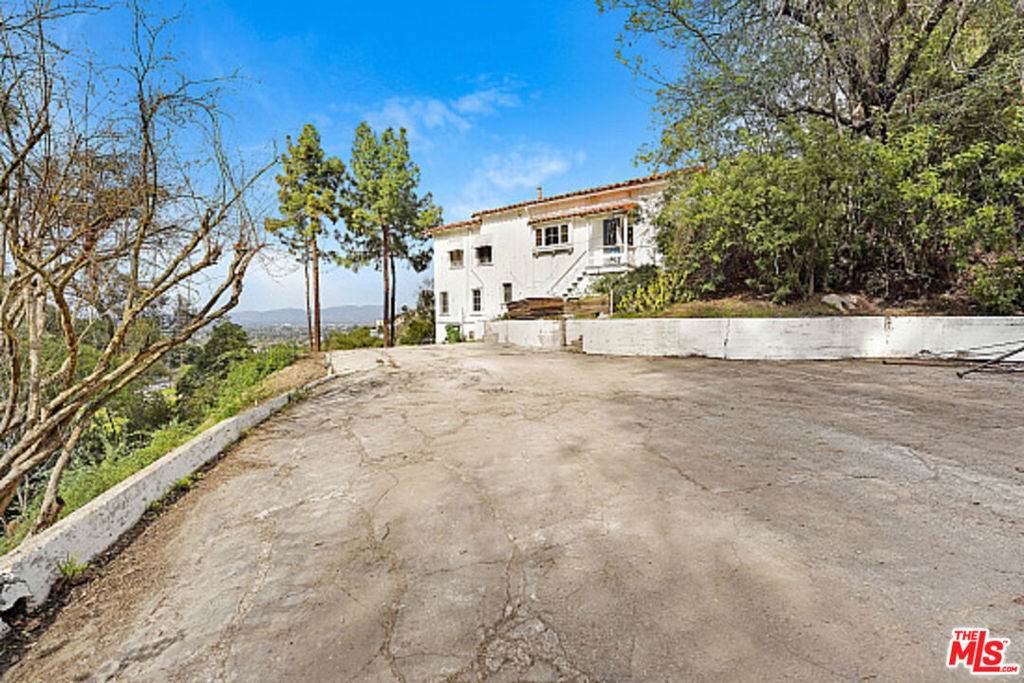 3351 Coldwater Canyon Avenue - Photo 1