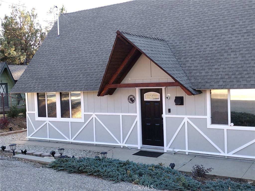 642 Villa Grove Avenue - Photo 1