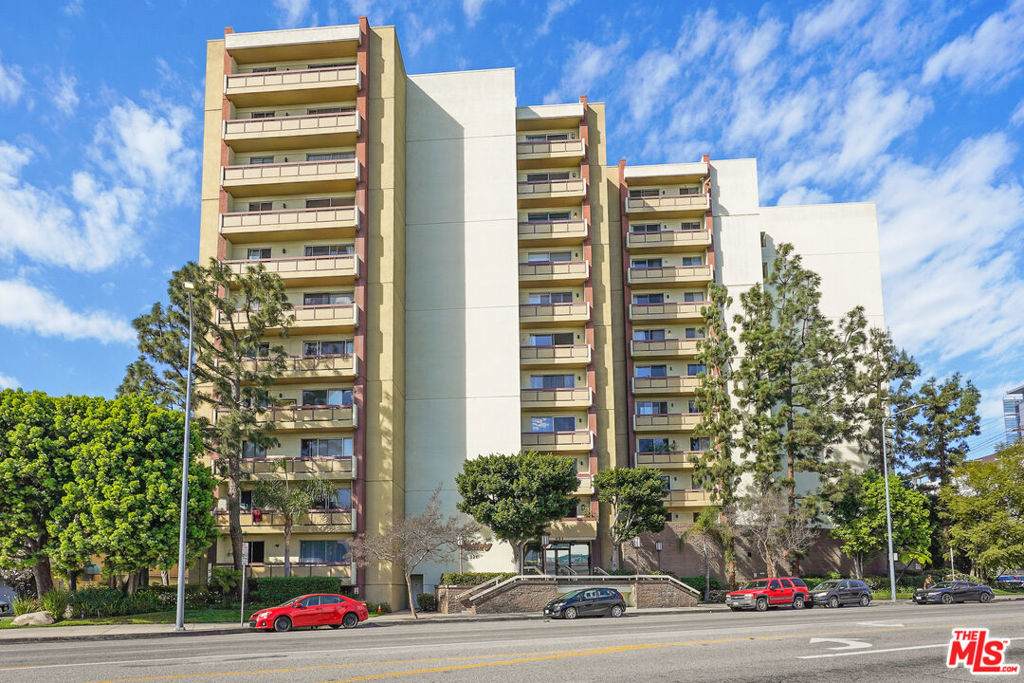321 San Vicente Boulevard - Photo 1