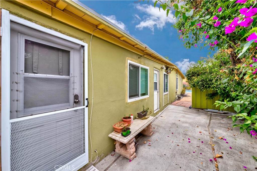 517 Maplewood Avenue - Photo 1
