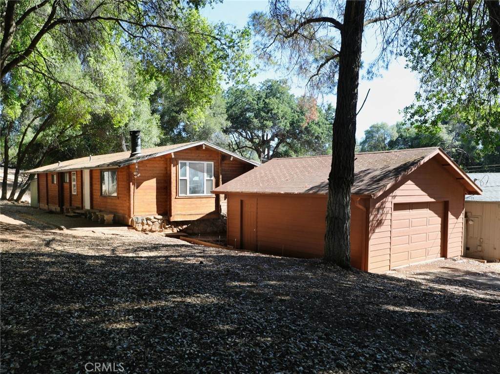 10695 Edgewater - Photo 1