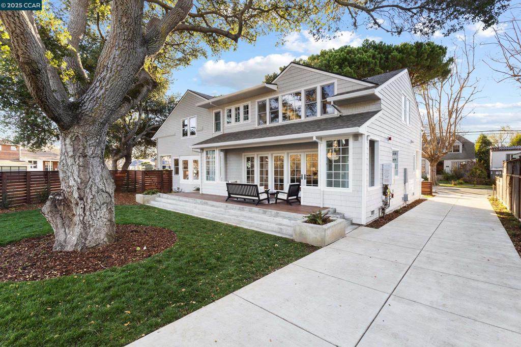 524 Oak Grove Ave. - Photo 1