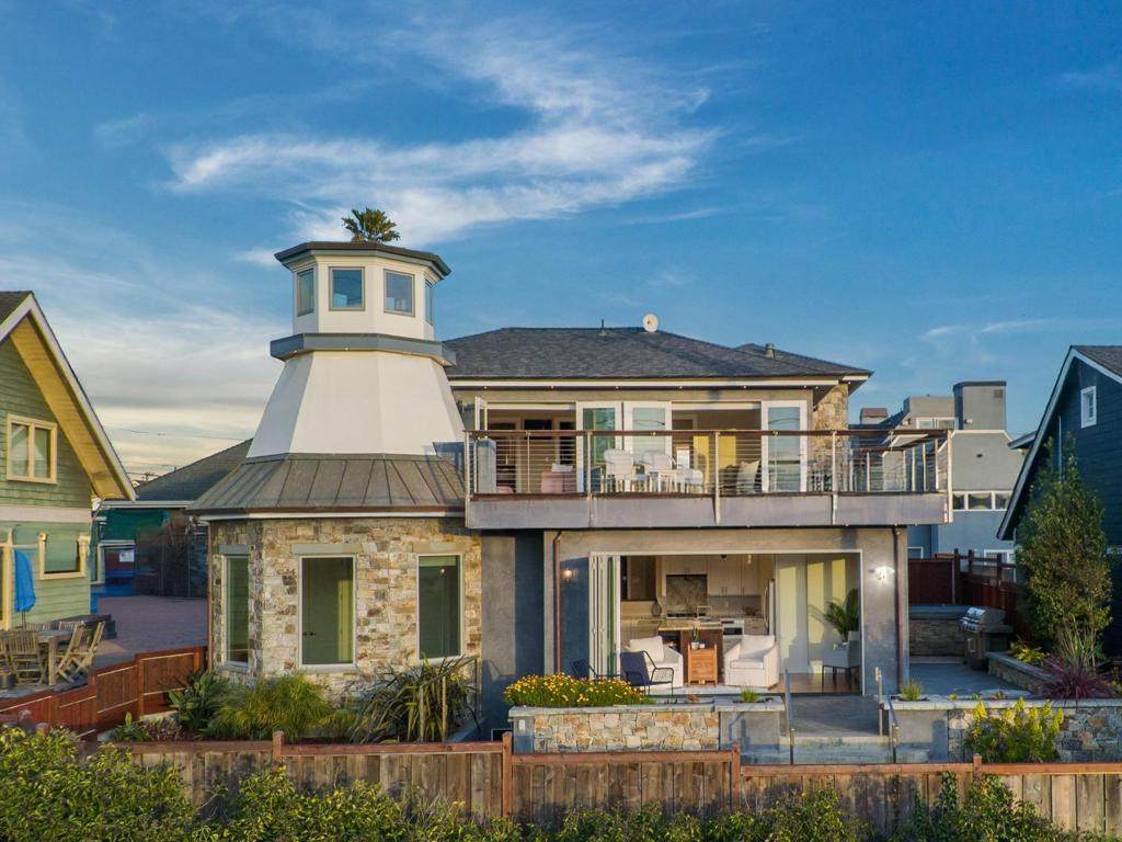 2974 Cliff Drive - Photo 1