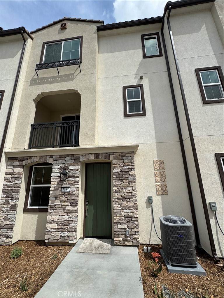 2131 Cumberland - Photo 1