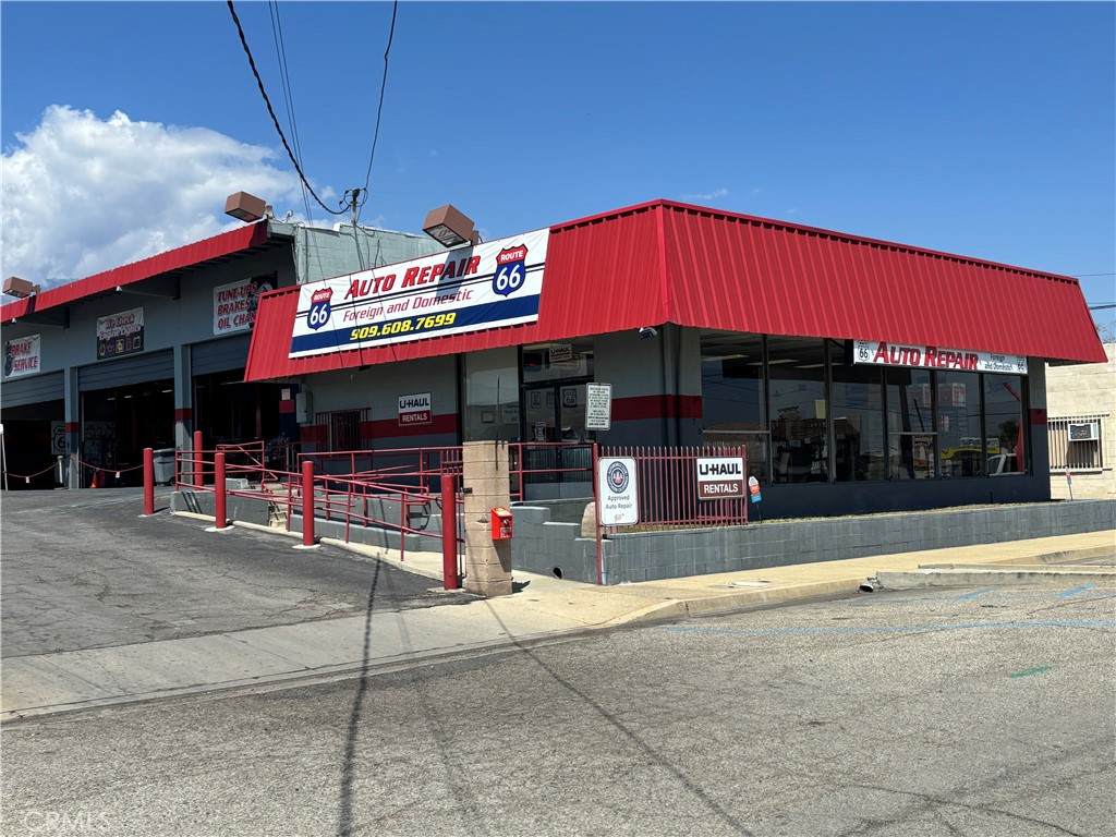  Address Not Published - Photo 1