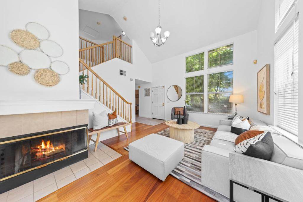 298 Rengstorff Avenue - Photo 1
