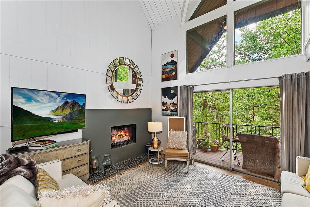 966 Willow Creek Road - Photo 1