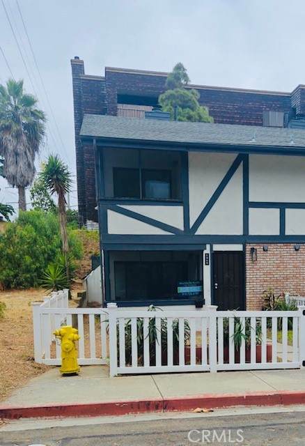 1069 Donahue Street - Photo 1