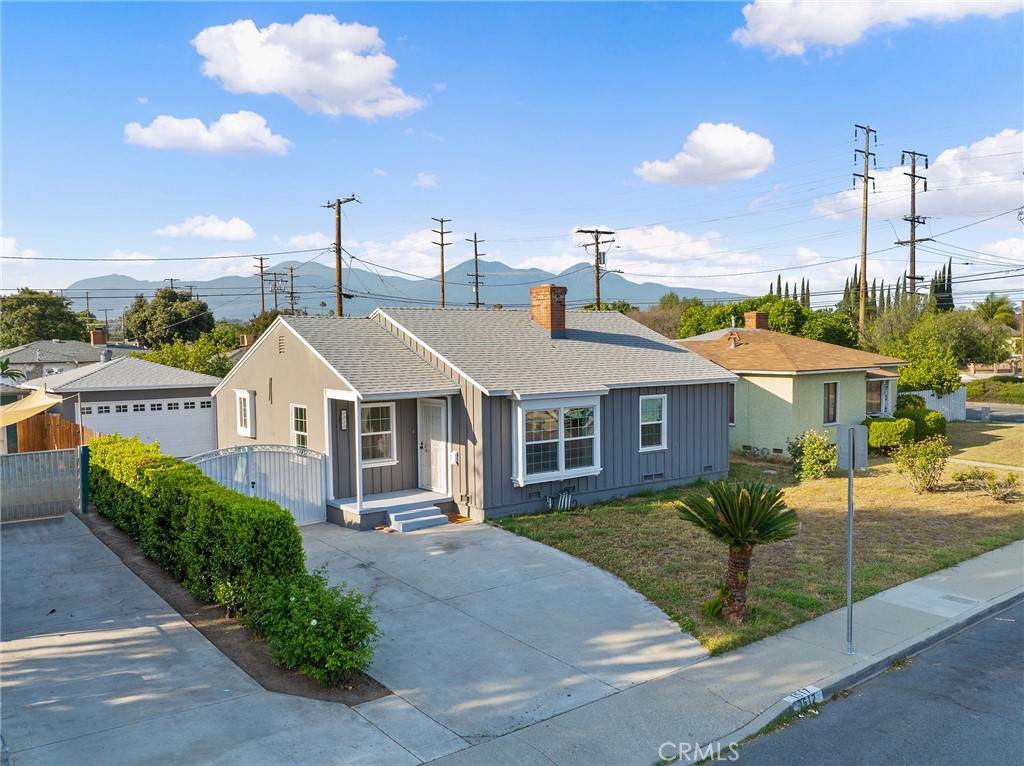 1517 Grand Avenue - Photo 1