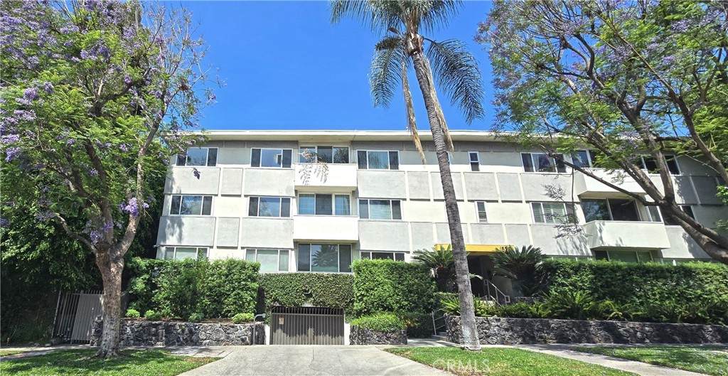 1525 Hayworth Avenue - Photo 1