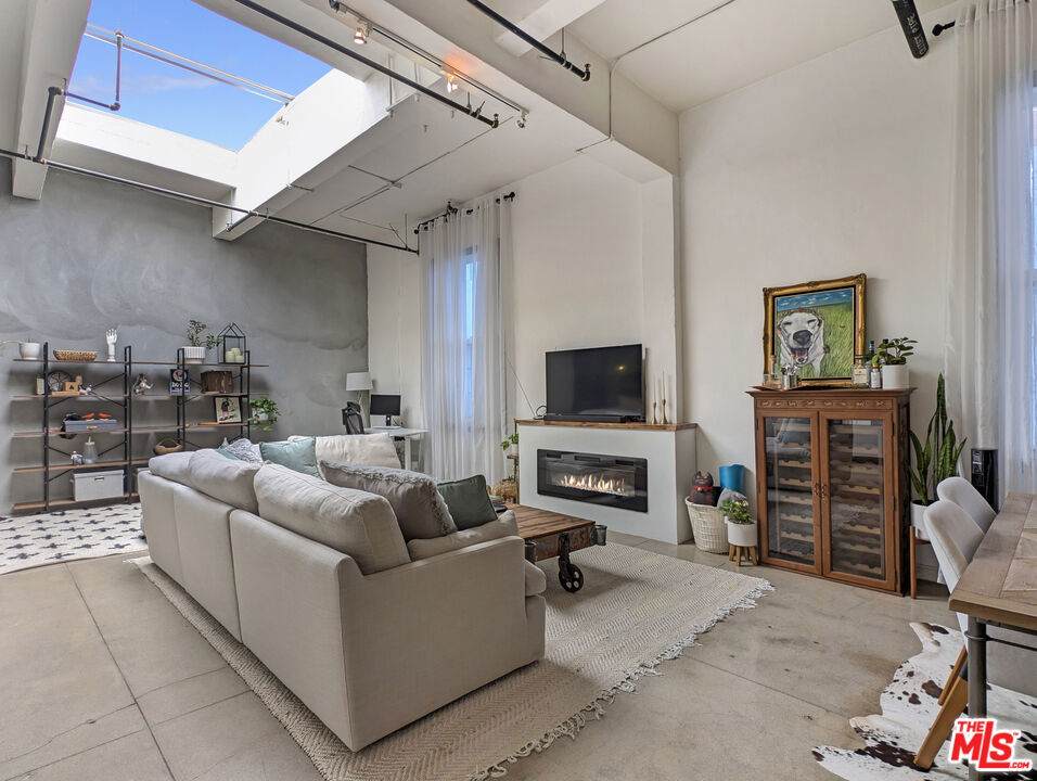 738 Los Angeles Street - Photo 1