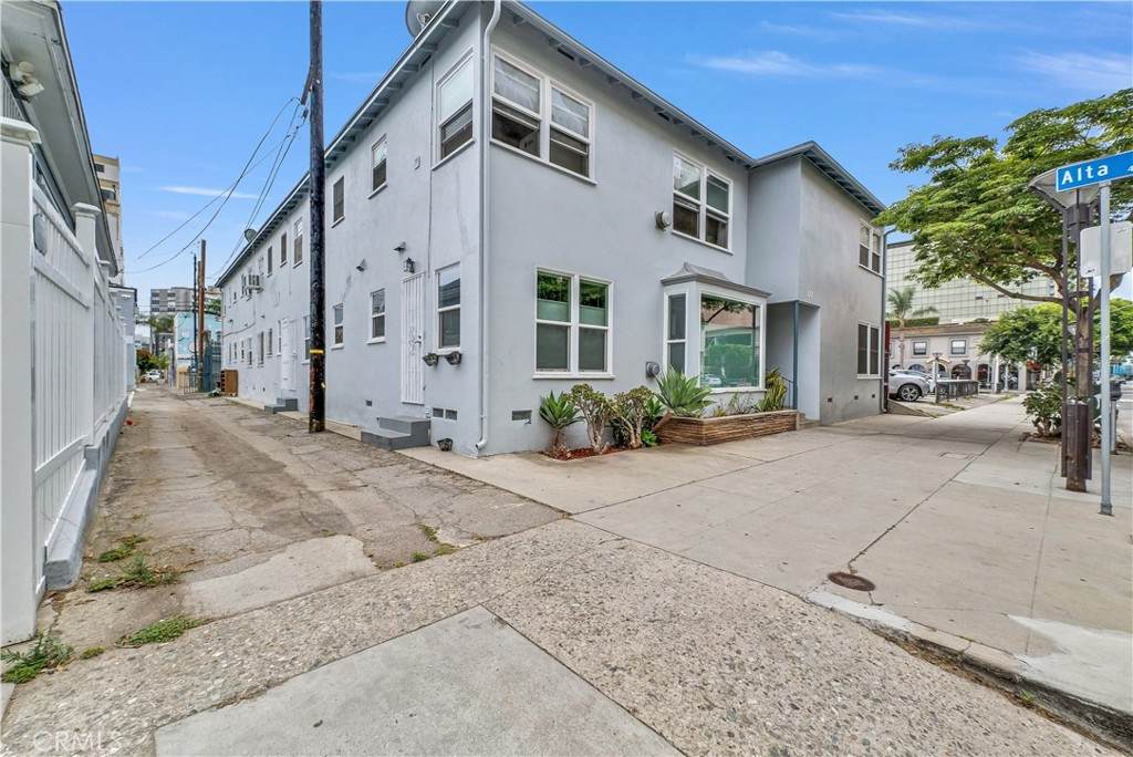 122 Elm Avenue - Photo 1