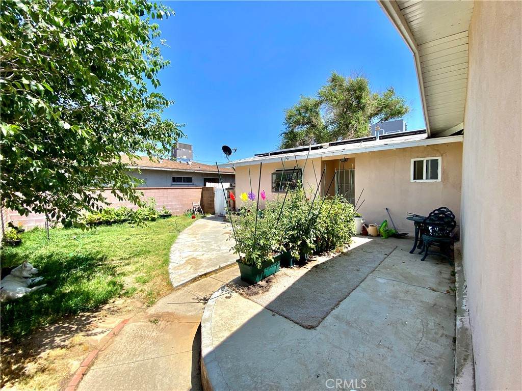 526 Avenue J5 - Photo 1