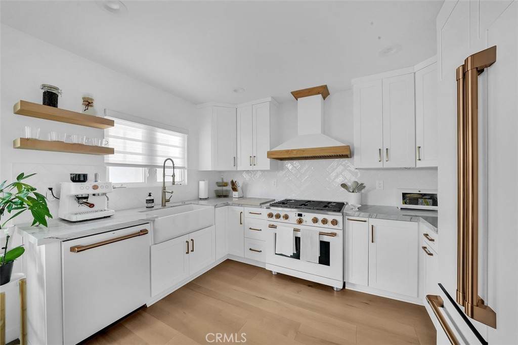 333 La Verne Avenue - Photo 1