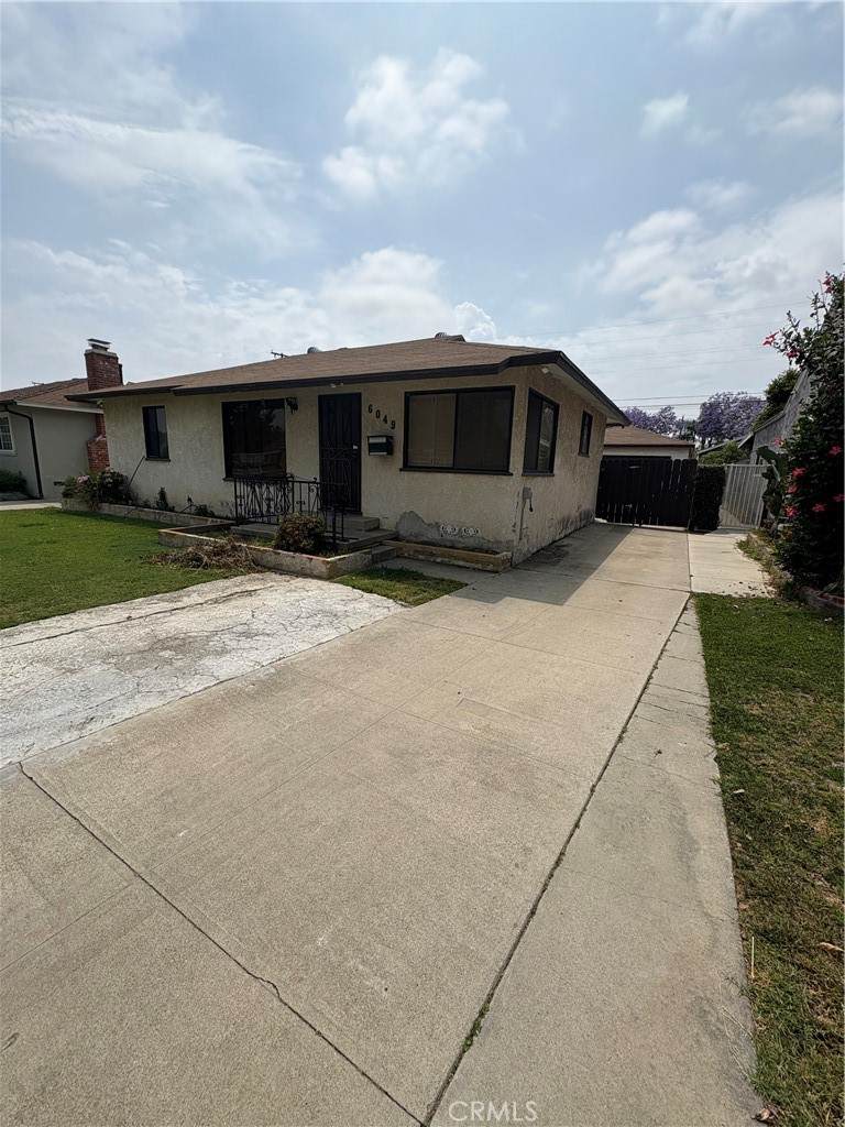 6049 Pennswood Avenue - Photo 1