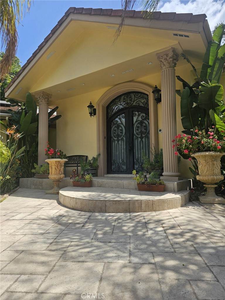 3946 Knobhill Drive - Photo 1