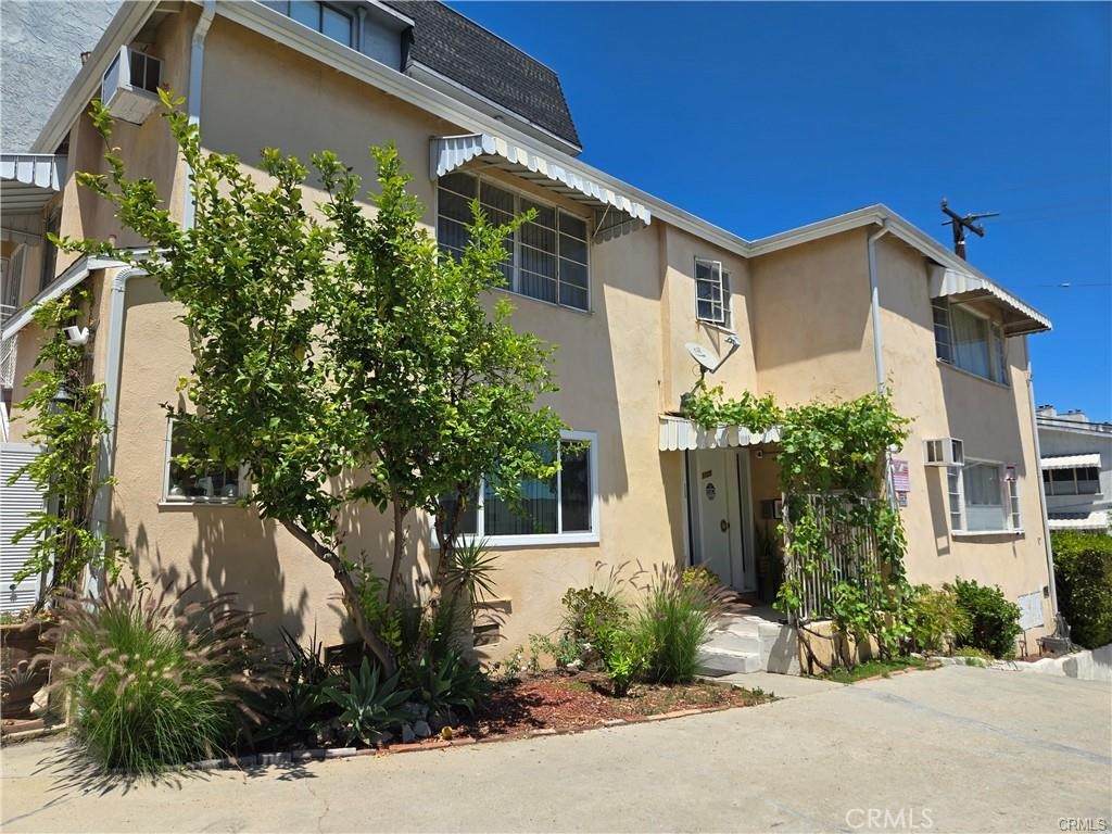 1129 1/2 Clark Street - Photo 1