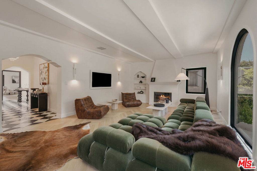 236 Reeves Drive - Photo 1