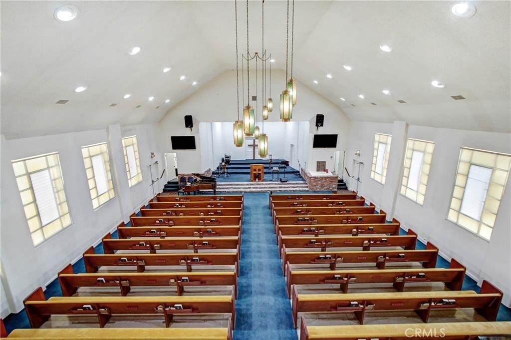 724 Glenoaks Boulevard - Photo 1