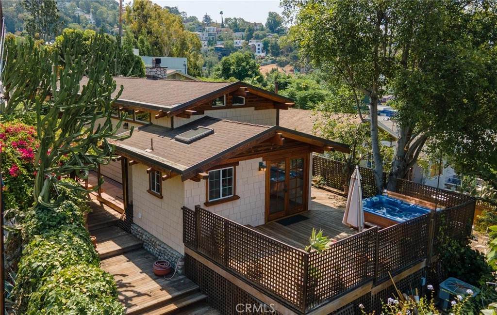 3950 De Longpre Avenue - Photo 1