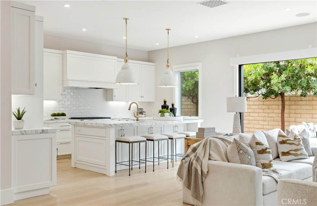 387 La Perle Place - Photo 1