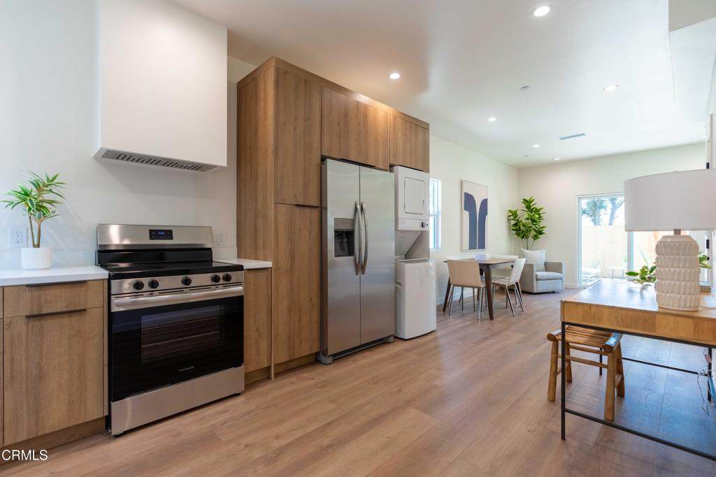 2222 1/4 Dorris Place - Photo 1
