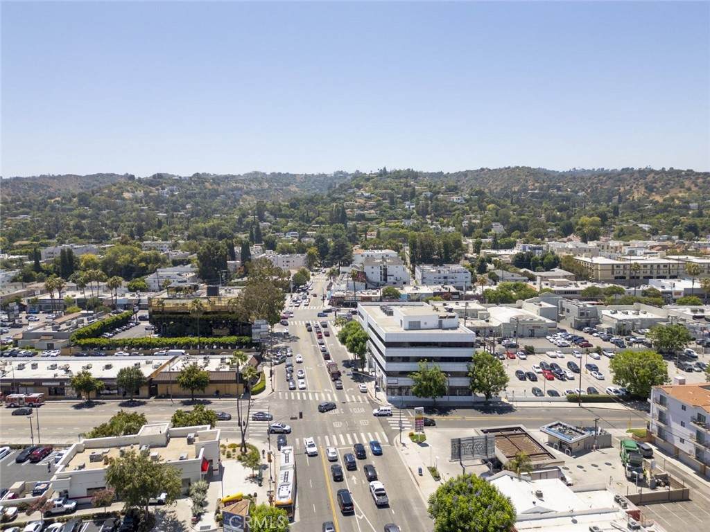 4419 Van Nuys Boulevard - Photo 1